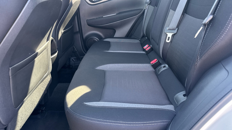 Nissan Qashqai 1.2 DiG-T N-Connecta 5dr Petrol Hatchback